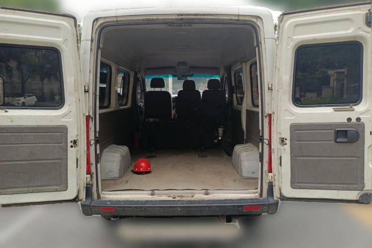 Used Dongfeng Yufeng 2012 3.0T Short Wheelbase Mid-Top ZD30 Edition Trunk