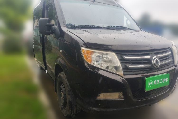 Used Dongfeng Yufeng 2014 2.5T YuliBao Logistics Vehicle Standard Features Include Short Wheelbase with Mid-Roof ZD25 Front Right 45 Deg