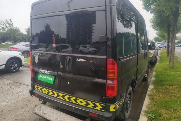 Used Dongfeng Yufeng 2014 2.5T YuliBao Logistics Vehicle Standard Features Include Short Wheelbase with Mid-Roof ZD25 Rear Right 45 Deg