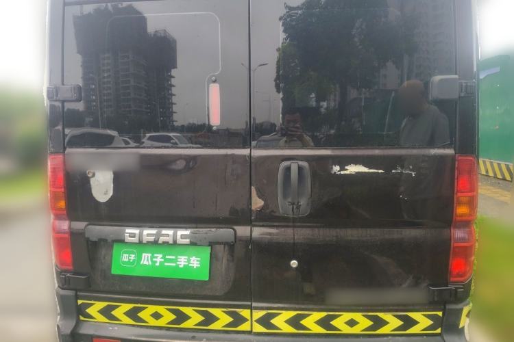 Used Dongfeng Yufeng 2014 2.5T YuliBao Logistics Vehicle Standard Features Include Short Wheelbase with Mid-Roof ZD25 Trunk