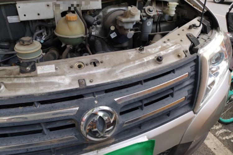 Used Dongfeng Yufeng 2014 2.5T YuliBao Logistics Vehicle Standard Features Include Short Wheelbase with Mid-Roof ZD25 Engine Bay Left