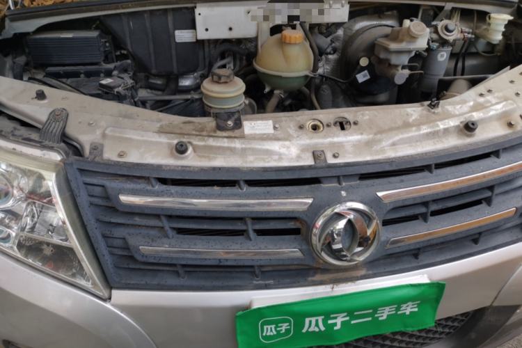 Used Dongfeng Yufeng 2014 2.5T YuliBao Logistics Vehicle Standard Features Include Short Wheelbase with Mid-Roof ZD25 Engine Bay