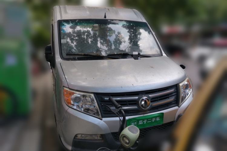 Used Dongfeng Yufeng 2014 2.5T YuliBao Logistics Vehicle Standard Features Include Short Wheelbase with Mid-Roof ZD25 Front