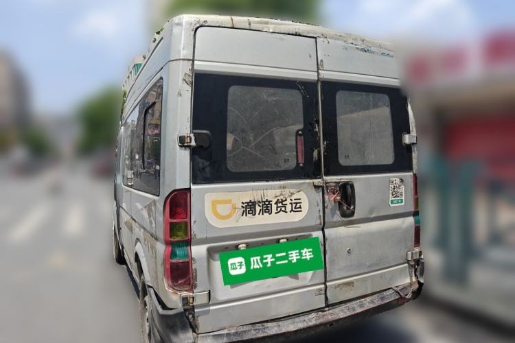 Used Dongfeng Yufeng 2014 2.5T YuliBao Logistics Vehicle Standard Features Include Short Wheelbase with Mid-Roof ZD25 Rear Left 45 Deg