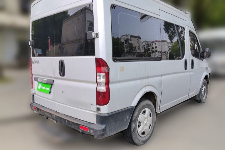 Used Dongfeng Yufeng 2014 2.5T YuliBao Logistics Vehicle Standard Features Include Short Wheelbase with Mid-Roof ZD25 Rear Right 45 Deg