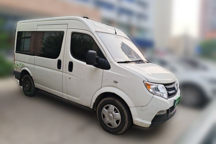 Used Dongfeng Yufeng 2014 2.5T YuliBao Logistics Vehicle Standard Features Include Short Wheelbase with Mid-Roof ZD25 Front Right 45 Deg