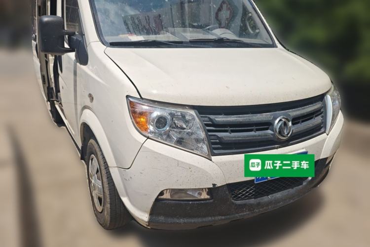 Used Dongfeng Yufeng 2014 2.5T YuliBao Logistics Vehicle Standard Features Include Short Wheelbase with Mid-Roof ZD25 Front Right 45 Deg