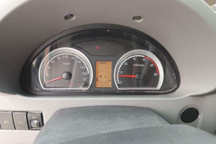 Used Dongfeng Yufeng 2014 3.0T Lingyun Version Short Wheelbase Mid-Roof Emission Standard IV ZD30 Instrument Cluster