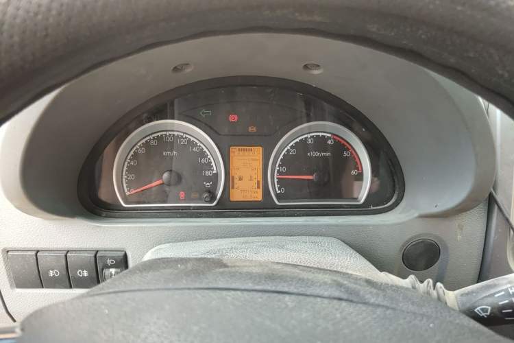 Used Dongfeng Yufeng 2014 2.5T YuliBao Logistics Vehicle Mid-axle Mid-roof ZD25 Instrument Cluster