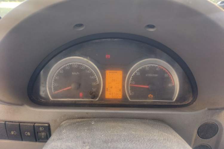 Used Dongfeng Yufeng 2014 2.5T YuliBao Logistics Vehicle Mid-axle Mid-roof ZD25 Instrument Cluster