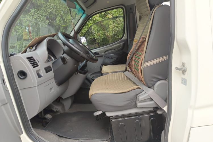 Used Dongfeng Yufeng 2014 3.0T Lingyun Version Short Wheelbase Mid-Roof Emission Standard IV ZD30 Left Front Seat