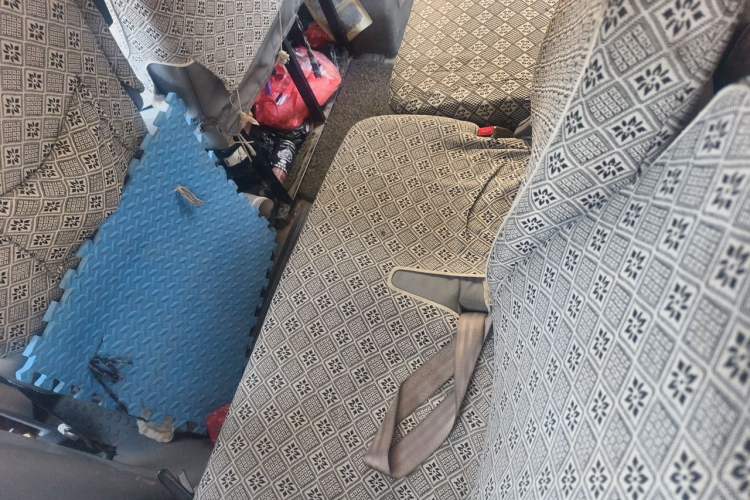 Used Dongfeng Yufeng 2014 2.5T YuliBao Logistics Vehicle Mid-axle Mid-roof ZD25 Left Rear Seat