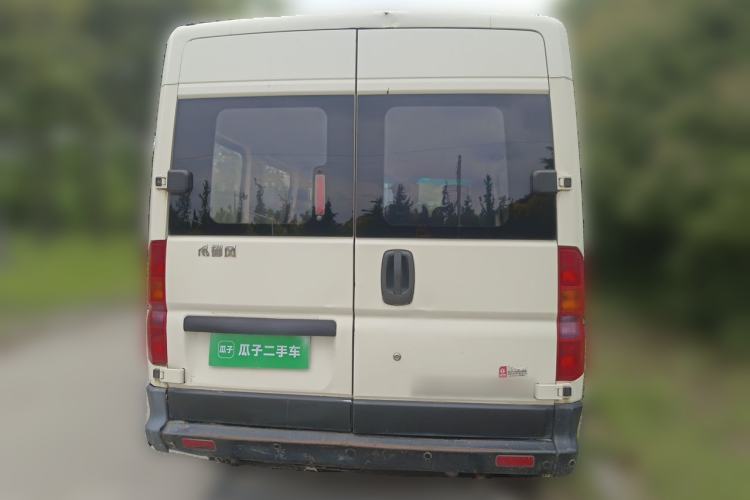 Used Dongfeng Yufeng 2014 3.0T Lingyun Version Short Wheelbase Mid-Roof Emission Standard IV ZD30 Rear