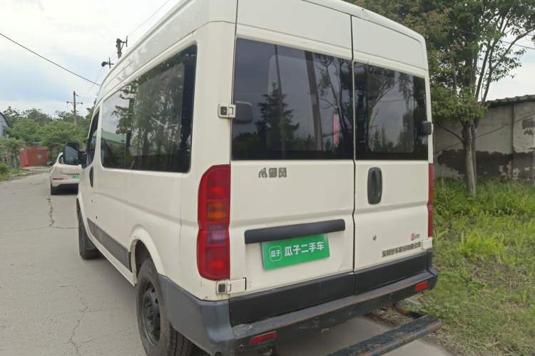 Used Dongfeng Yufeng 2014 3.0T Lingyun Version Short Wheelbase Mid-Roof Emission Standard IV ZD30 Rear Left 45 Deg