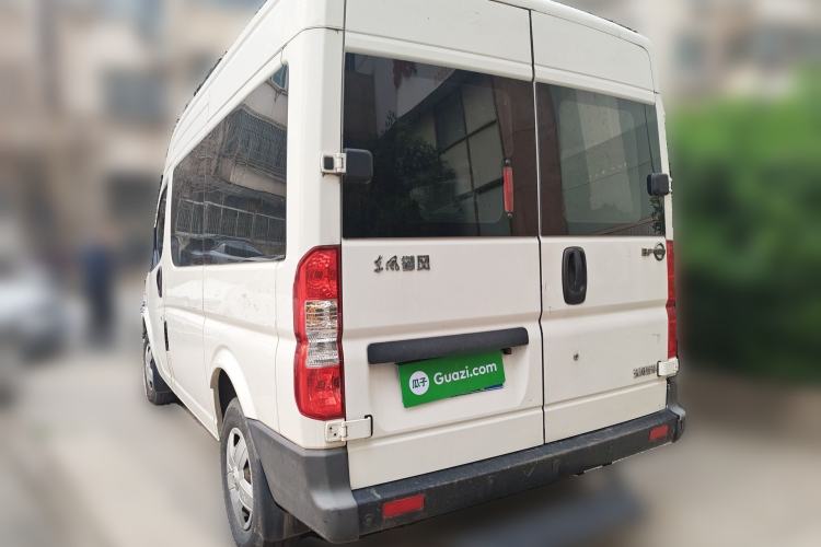 Used Dongfeng Yufeng 2014 2.5T YuliBao Logistics Vehicle Standard Features Include Short Wheelbase with Mid-Roof ZD25 Rear Left 45 Deg