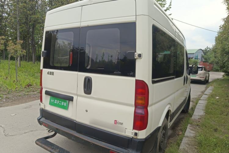 Used Dongfeng Yufeng 2014 3.0T Lingyun Version Short Wheelbase Mid-Roof Emission Standard IV ZD30 Rear Right 45 Deg