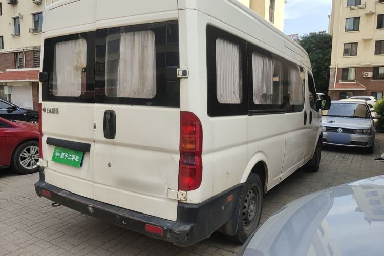 Used Dongfeng Yufeng 2014 2.5T YuliBao Logistics Vehicle Mid-axle Mid-roof ZD25 Rear Right 45 Deg