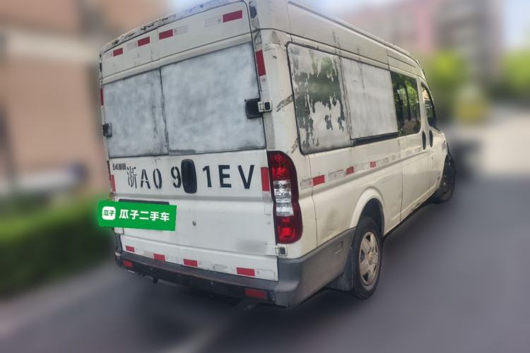 Used Dongfeng Yufeng 2014 2.5T YuliBao Logistics Vehicle Mid-axle Mid-roof ZD25 Rear Right 45 Deg