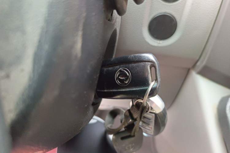 Used Dongfeng Yufeng 2014 3.0T Lingyun Version Short Wheelbase Mid-Roof Emission Standard IV ZD30 Vehicle Key