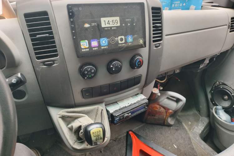 Used Dongfeng Yufeng 2015 2.5T Lingyun Edition Yulibao standard-equipped long-wheelbase mid-roof ZD25 Audio And AC Panel