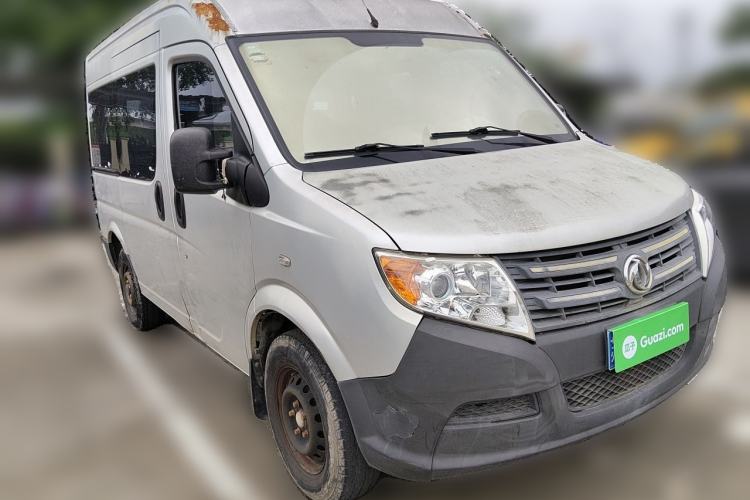 Used Dongfeng Yufeng 2015 2.5T Lingyun Edition Box Truck comes standard with the short-wheelbase mid-roof ZD25 model. Front Right 45 Deg