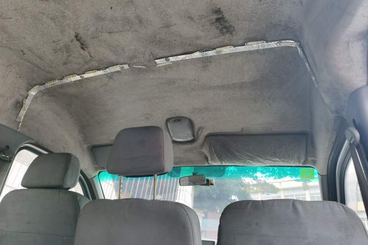Used Dongfeng Yufeng 2015 2.5T Lingyun Edition Yulibao standard-equipped long-wheelbase mid-roof ZD25 Headliner