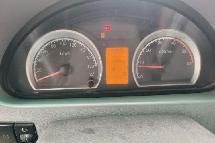 Used Dongfeng Yufeng 2015 2.5T Lingyun Edition Yulibao standard-equipped long-wheelbase mid-roof ZD25 Instrument Cluster
