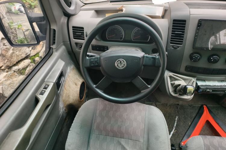Used Dongfeng Yufeng 2015 2.5T Lingyun Edition Yulibao standard-equipped long-wheelbase mid-roof ZD25 Steering Wheel