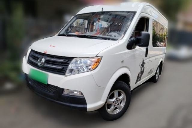 Used Dongfeng Yufeng 2015 2.5T Lingyun Edition Box Truck comes standard with the short-wheelbase mid-roof ZD25 model.