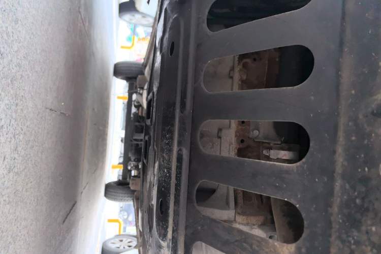 Used Dongfeng Yufeng 2015 2.5T Lingyun Edition Yulibao standard-equipped long-wheelbase mid-roof ZD25 Chassis Front