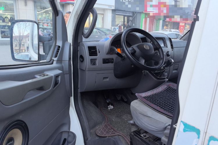 Used Dongfeng Yufeng 2015 2.5T Lingyun Edition Yulibao standard-equipped long-wheelbase mid-roof ZD25 Driver Seat