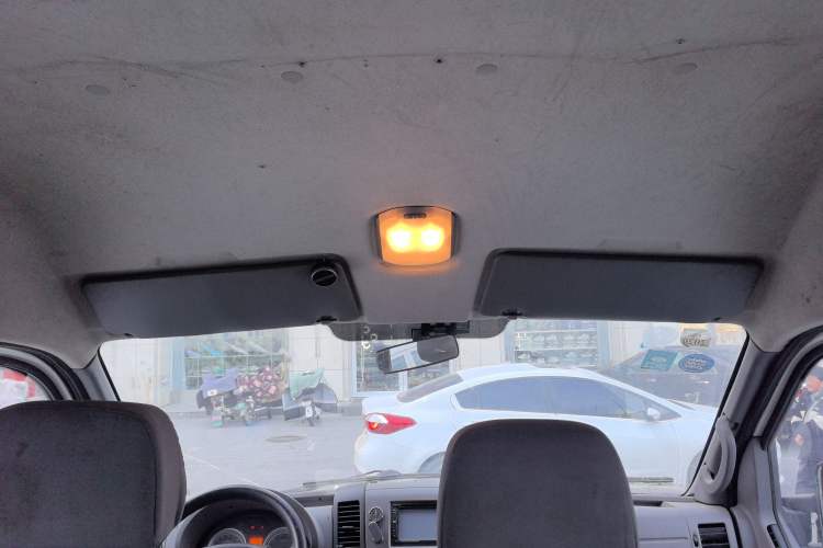 Used Dongfeng Yufeng 2015 2.5T Lingyun Edition Yulibao standard-equipped long-wheelbase mid-roof ZD25 Headliner