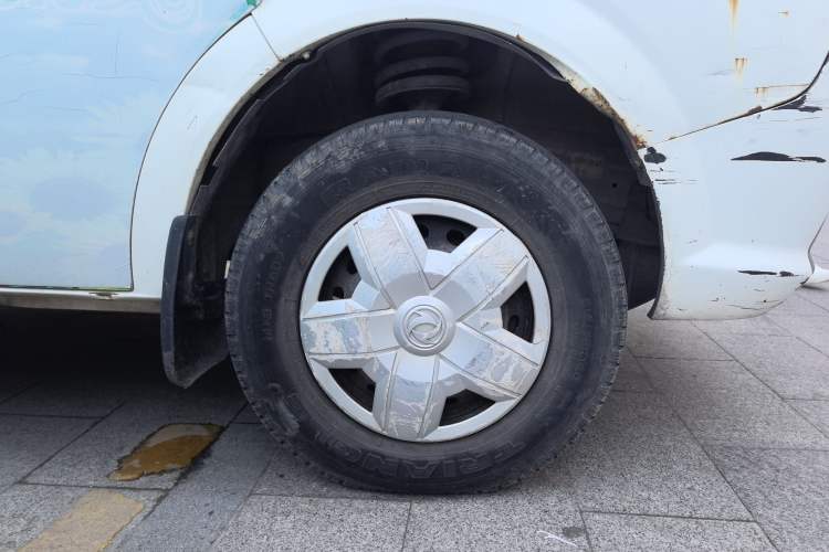 Used Dongfeng Yufeng 2015 2.5T Lingyun Edition Yulibao standard-equipped long-wheelbase mid-roof ZD25 Right Front Wheel Hub