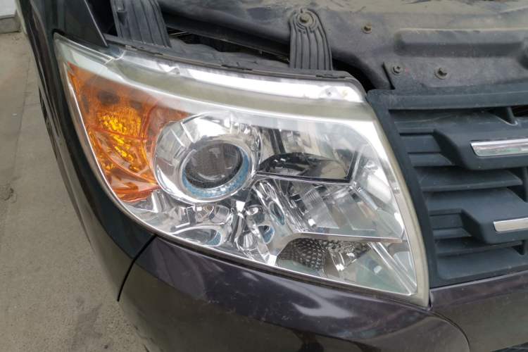 Used Dongfeng Yufeng  Right Front Headlight