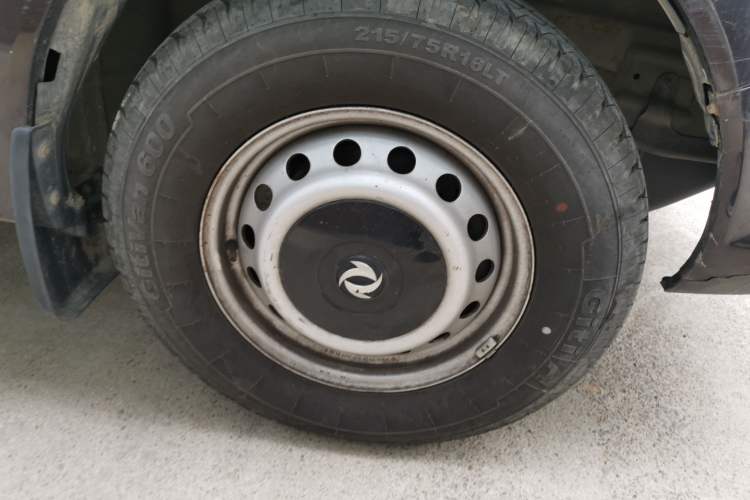 Used Dongfeng Yufeng  Right Front Wheel Hub