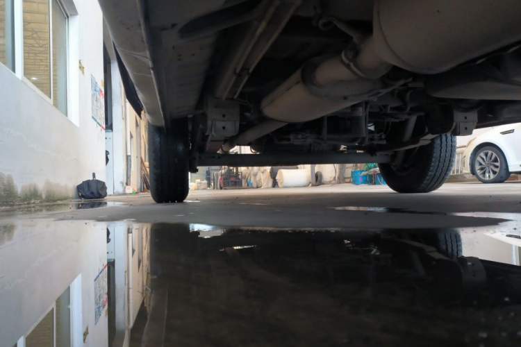 Used Dongfeng Yufeng 2016 2.5T Lingyun Edition Yulibao Short Wheelbase Mid-Roof National V ZD25 Chassis Front Right