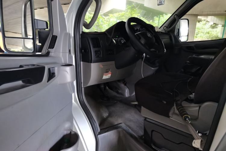 Used Dongfeng Yufeng 2016 2.5T Lingyun Edition Yulibao High-End Long Wheelbase Mid-Roof ZD25 Driver Seat