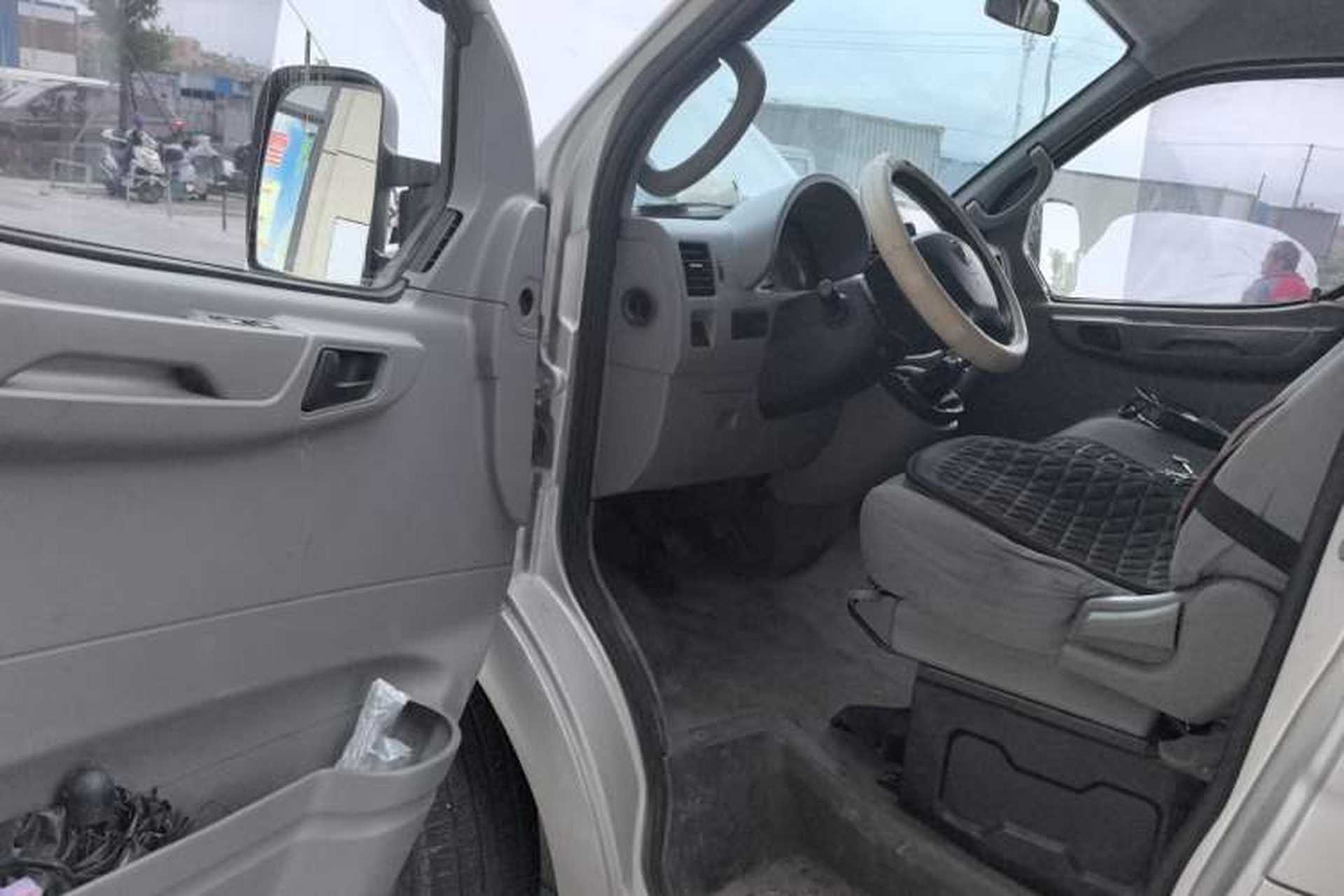 Used Dongfeng Yufeng 2016 2.5T Lingyun Edition Yulibao Premium Short Wheelbase Mid-Roof ZD25 Driver Seat