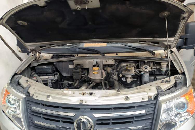 Used Dongfeng Yufeng 2016 2.5T Lingyun Edition Yulibao Short Wheelbase Mid-Roof National V ZD25 Engine Bay