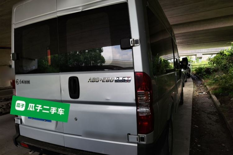 Used Dongfeng Yufeng 2016 2.5T Lingyun Edition Yulibao High-End Long Wheelbase Mid-Roof ZD25 Rear Right 45 Deg