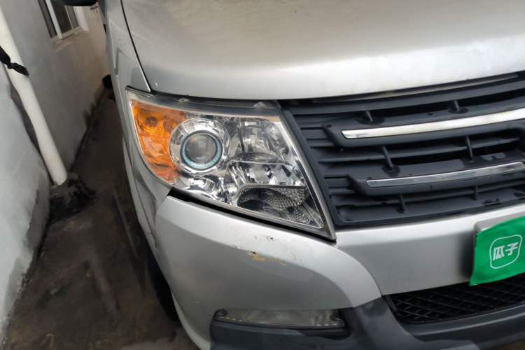 Used Dongfeng Yufeng 2016 2.5T Lingyun Edition Yulibao Short Wheelbase Mid-Roof National V ZD25 Right Front Headlight
