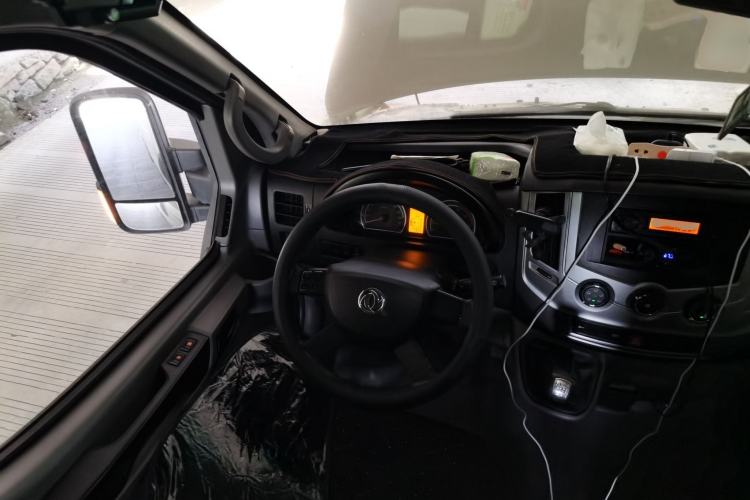 Used Dongfeng Yufeng 2016 2.5T Lingyun Edition Yulibao High-End Long Wheelbase Mid-Roof ZD25 Steering Wheel
