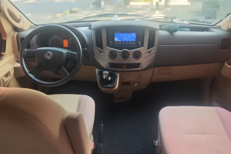 Used Dongfeng Yufeng 2016 2.5T Lingyun Edition Yulibao Premium Short Wheelbase Mid-Roof ZD25 Center Console