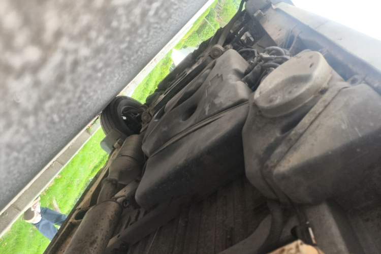 Used Dongfeng Yufeng 2016 2.5T Lingyun Van Short Wheelbase Mid-Roof China V Standard ZD25 Chassis Rear Left