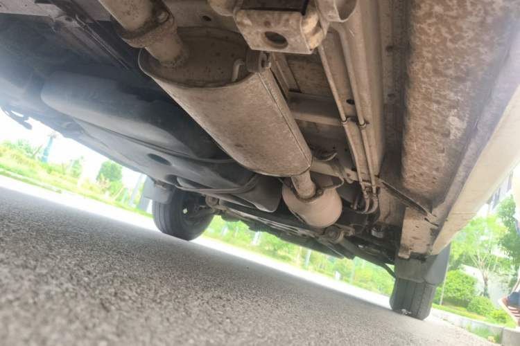Used Dongfeng Yufeng 2016 2.5T Lingyun Van Short Wheelbase Mid-Roof China V Standard ZD25 Chassis Rear Right