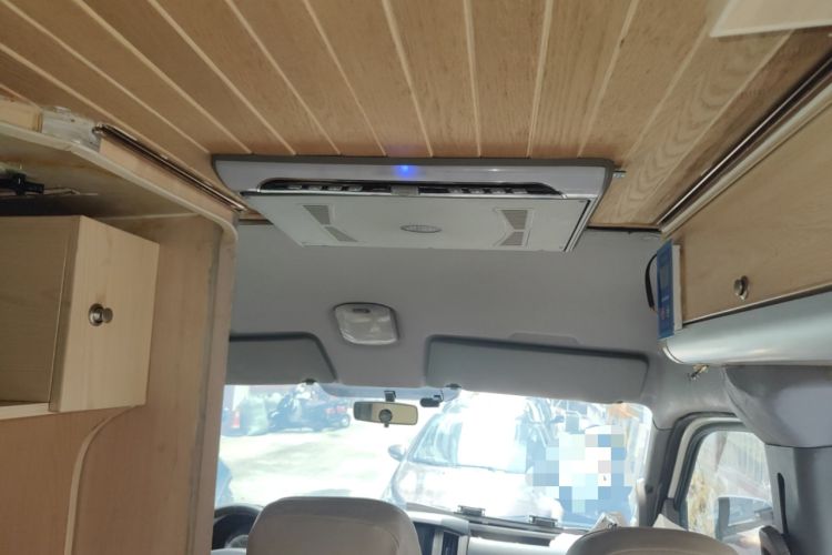 Used Dongfeng Yufeng 2016 2.5T Lingyun Edition Yulibao Short Wheelbase Mid-Roof National V ZD25 Headliner