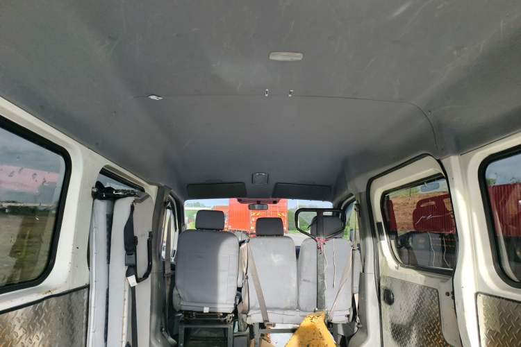 Used Dongfeng Yufeng 2016 2.5T Lingyun Edition Yulibao Premium Short Wheelbase Mid-Roof ZD25 Headliner