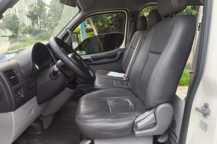 Used Dongfeng Yufeng 2016 2.5T Lingyun Van Short Wheelbase Mid-Roof China V Standard ZD25 Left Front Seat
