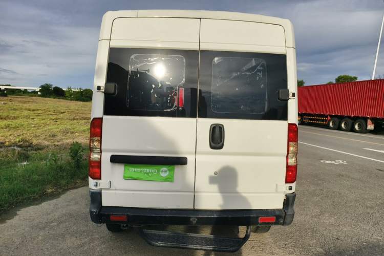 Used Dongfeng Yufeng 2016 2.5T Lingyun Edition Yulibao Premium Short Wheelbase Mid-Roof ZD25 Rear