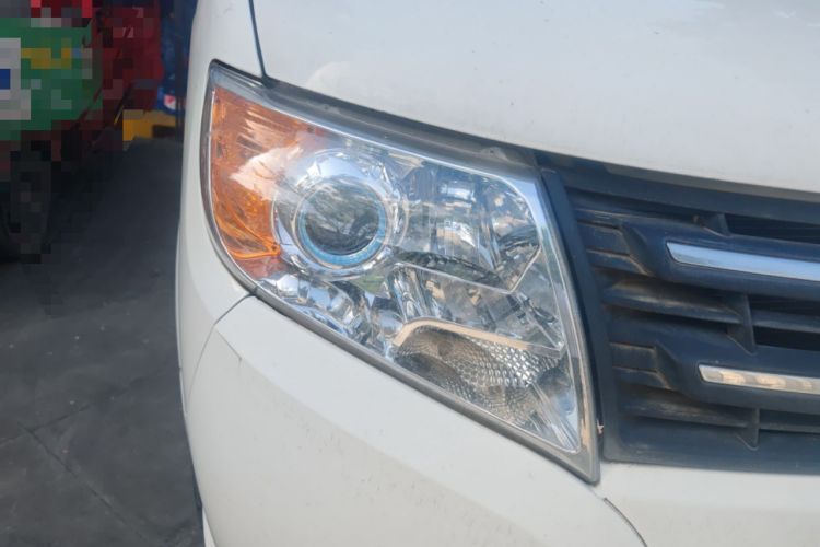 Used Dongfeng Yufeng 2016 2.5T Lingyun Edition Yulibao Premium Short Wheelbase Mid-Roof ZD25 Right Front Headlight
